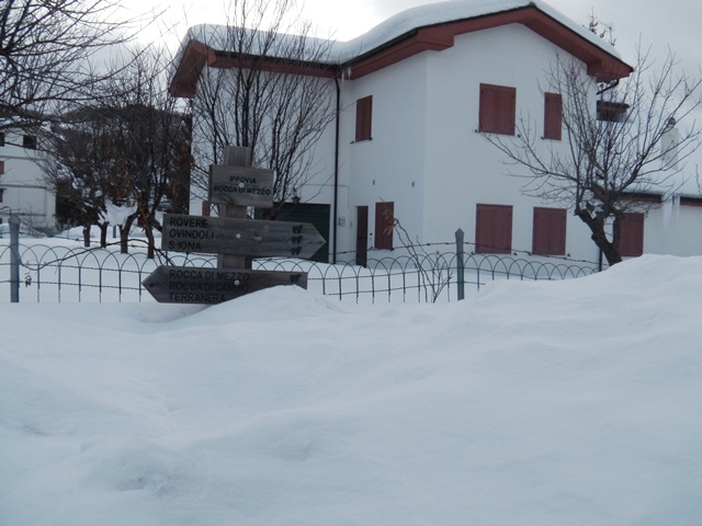 73638-strada-secondaria-verso-piani-di-pezza.jpg