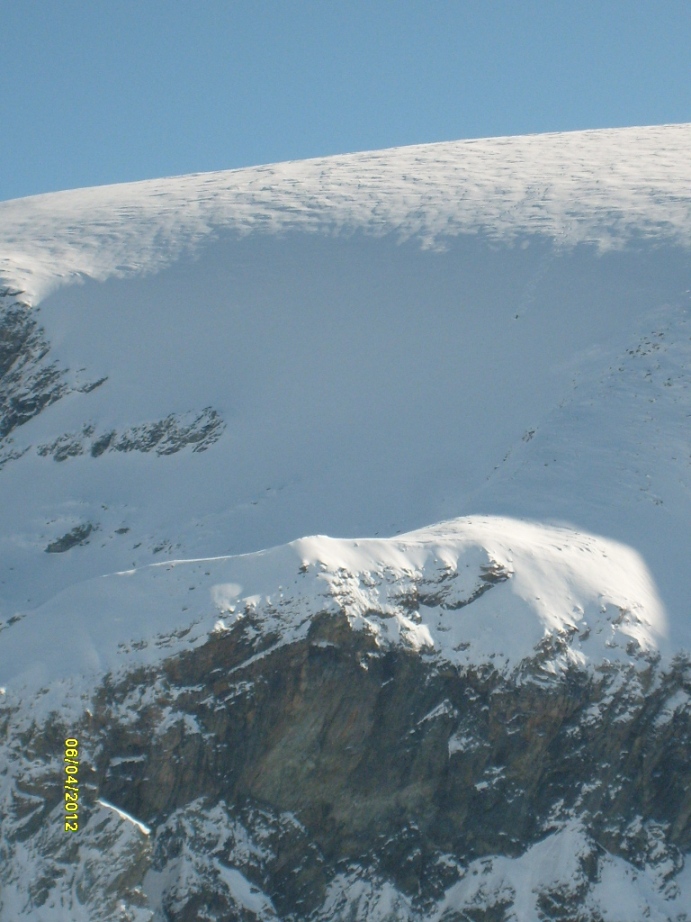 76177-13-il-qualcuno.jpg