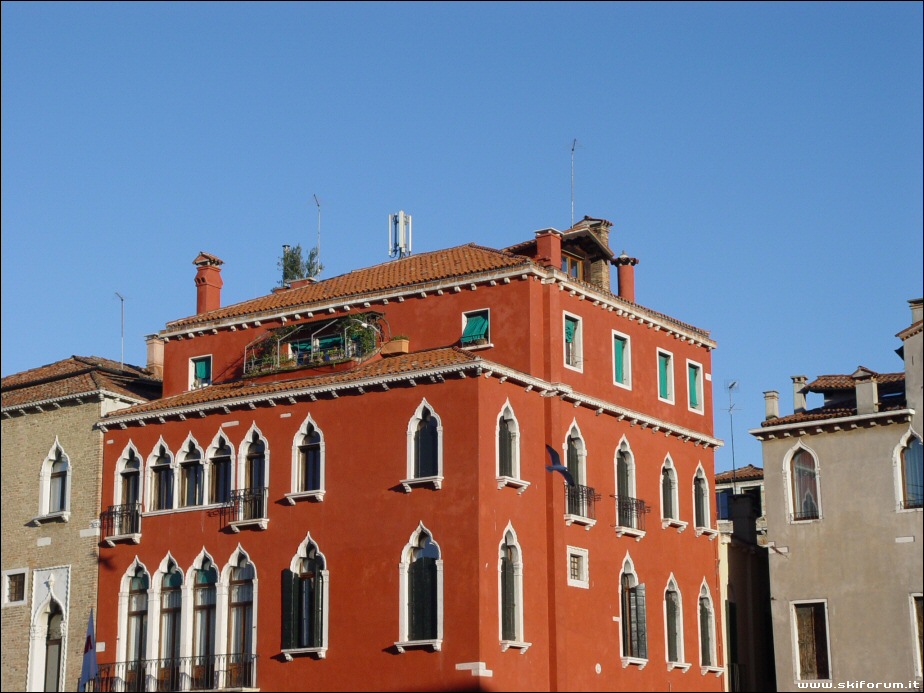 7626-casa-rossa-venezia.jpg