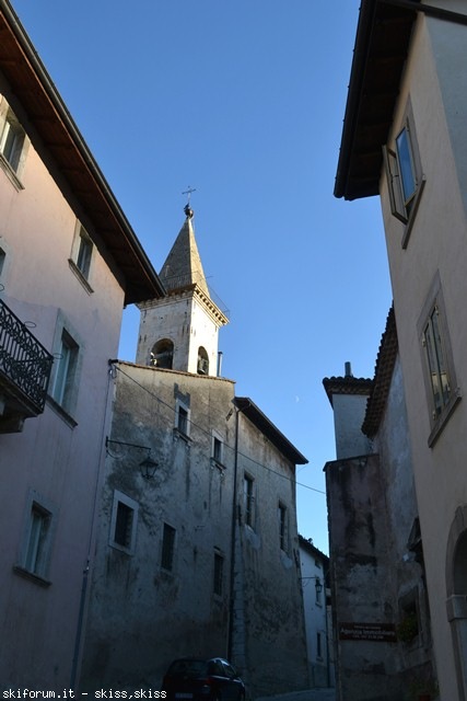 82381-pescocostanzopaesela-luna-e-il-campanile.jpg