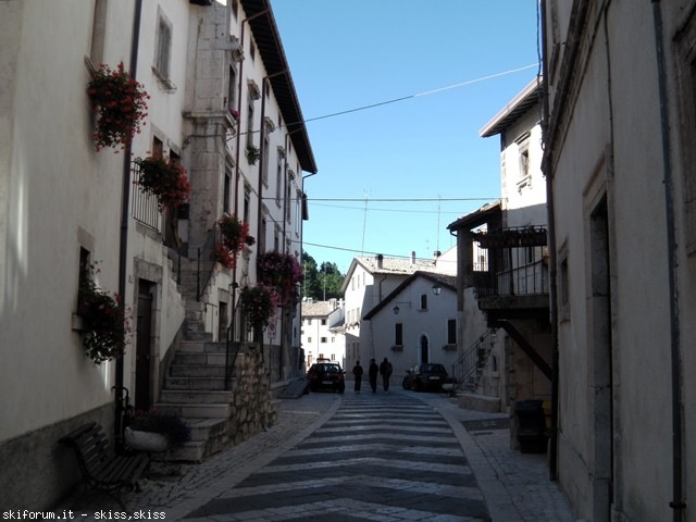 82385-pescocostanzopaesestrade.jpg