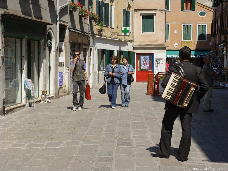 8634-street-venezia.jpg