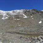 Il ripido crinale su cui sorge il Rifugio Casati Il ripido crinale su cui sorge il Rifugio Casati