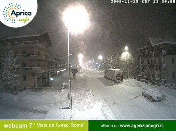 29368-aprica-paese-notturna-29112008-x-skiforum.jpg
