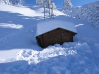 la_rosiere_la_neve_abbonda_anche_in_paese.jpg