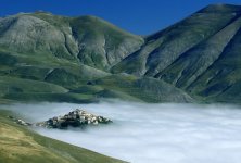 castelluccio_panorama.jpg