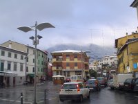 buti_piazza_con_monte_serra_sullo_sfondo_186.jpg