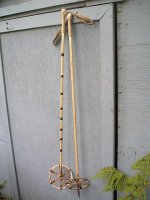 330px-OldSkiPoles_wb.jpg
