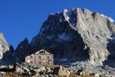 rifugio-gianetti-pizzo-badile.jpg