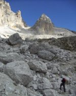 dietro_le_pale_dopo_2h_di_cammino_dopo_rifugio_pradidali_135.jpg