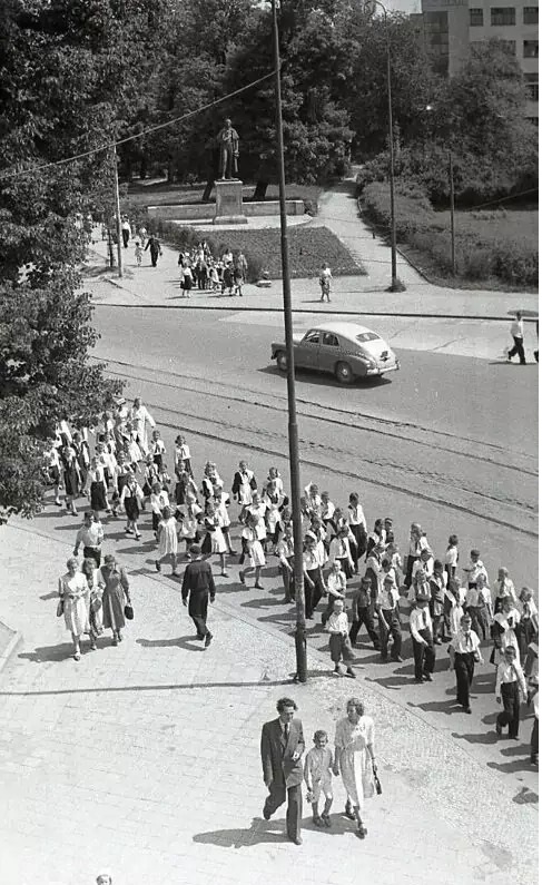 Пионеры на Сталинградском проспекте (пр.Мира), 1960 год.jpeg