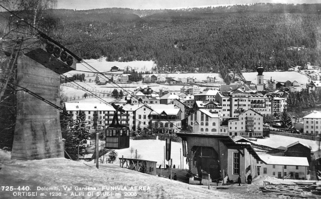 Ortisei Funivia per l'Alpe di Siusi 7.jpg