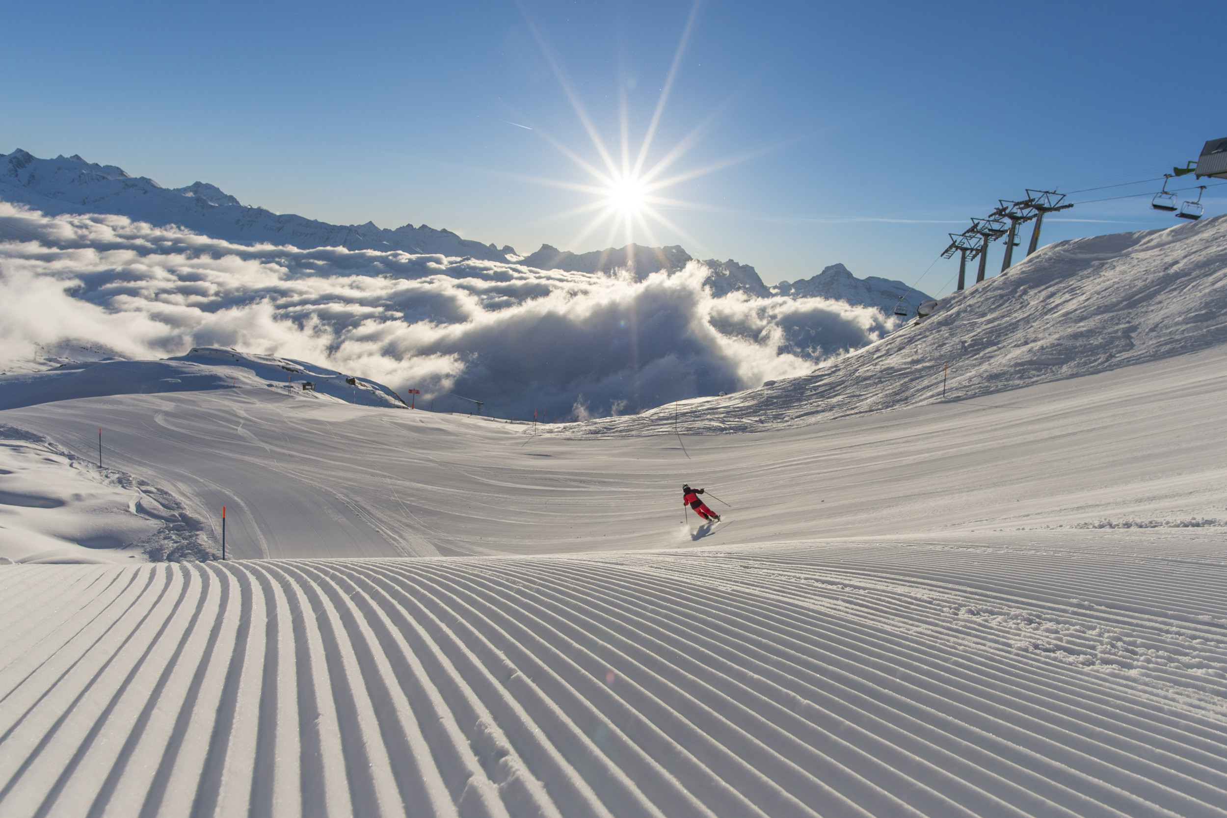 Skiers at the great Aletsh Glacier