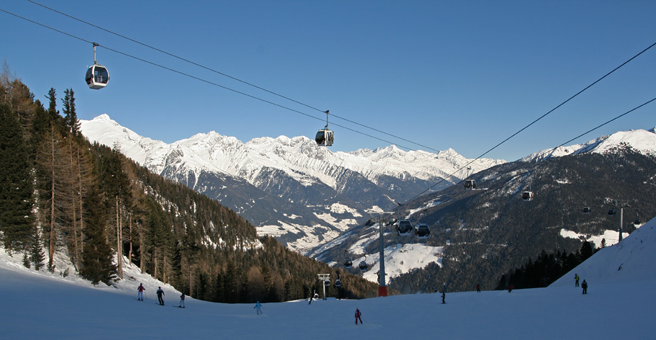 incrocio con la cabinovia Alm