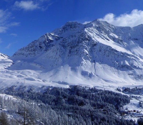 San Bernardino, ampie piste soleggiate e neve garantita per tutta la stagioen invernale