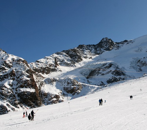 Sciare a Kaunertal sul ghiacciaio del Weisseeferner, Tirolo, Austria