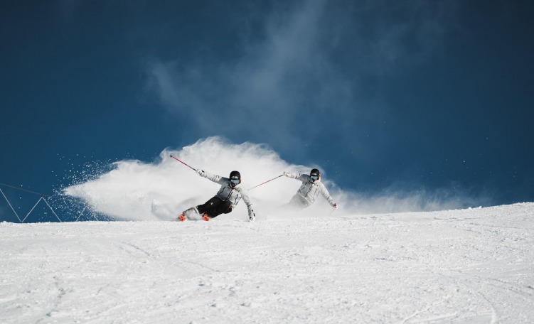 M’Over – People moving on the mountains