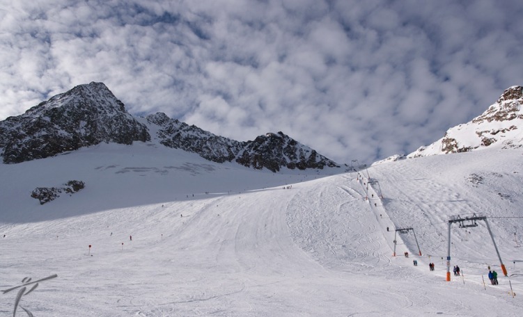 Sciare in Tirolo su ghiacciaio