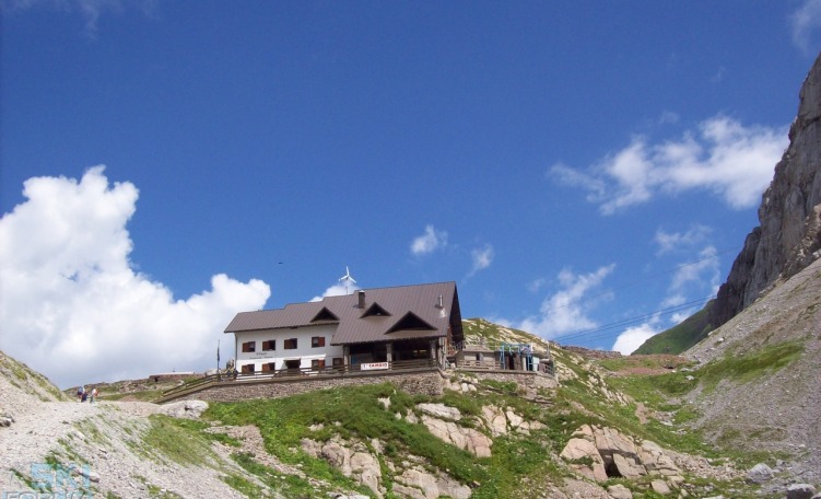 Rifugio Lambertenghi Romanin Passo Volaia
