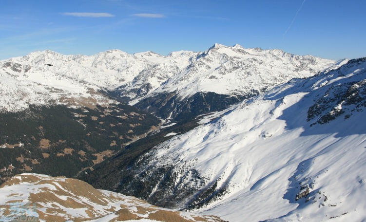 Panoramica primaverile su Santa Caterina Valfurva