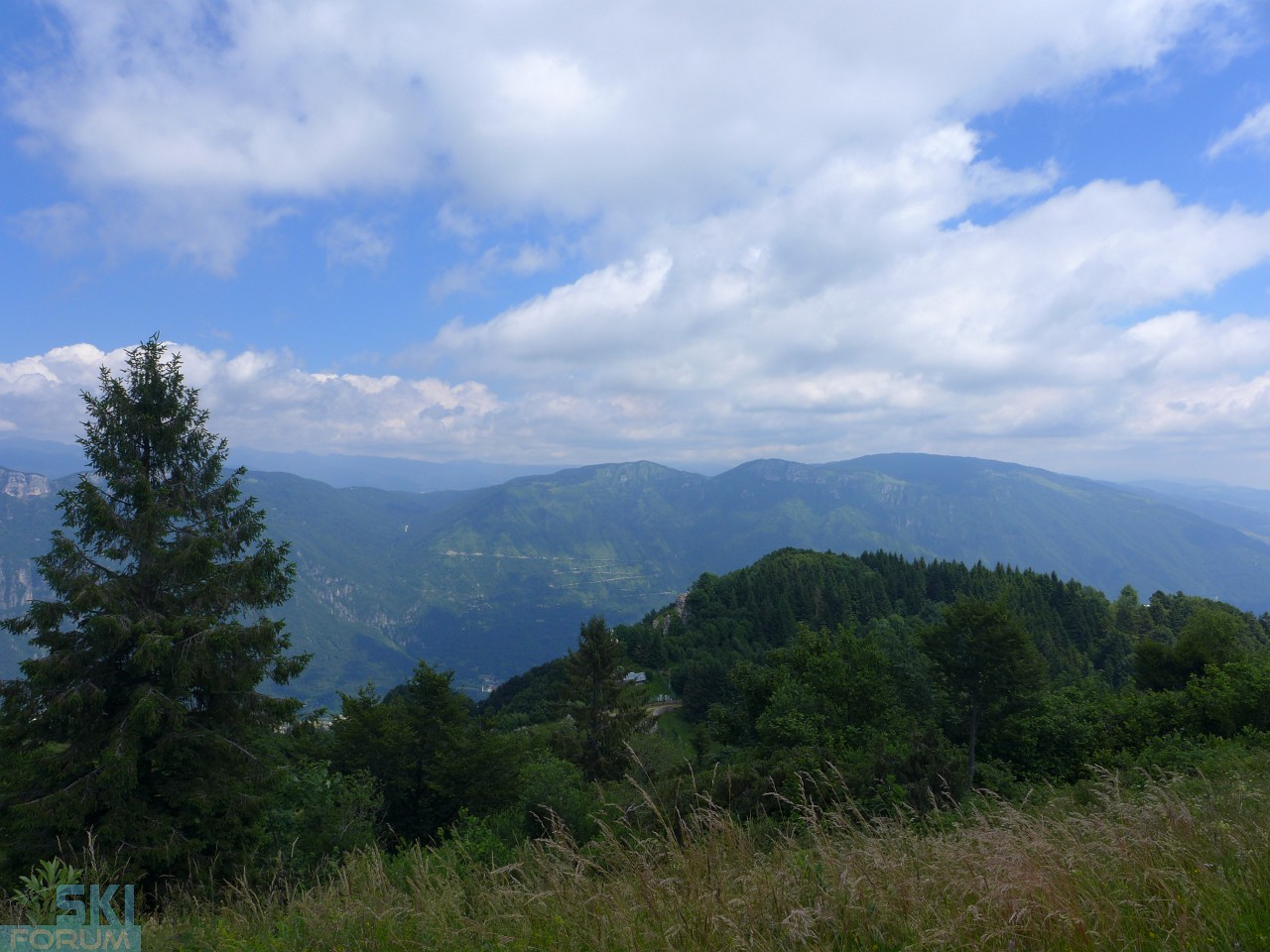 Monte Summano da Val Grande a salutare il Gesù "più enigmatico" delle montagne 0618
