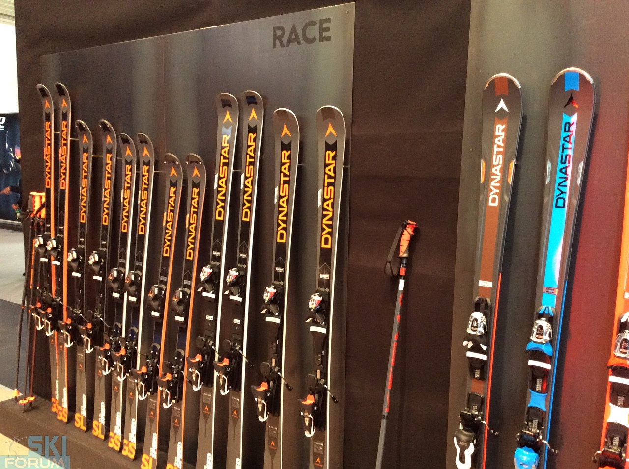 223640-dynastar-skis-ispo2018-01.jpg