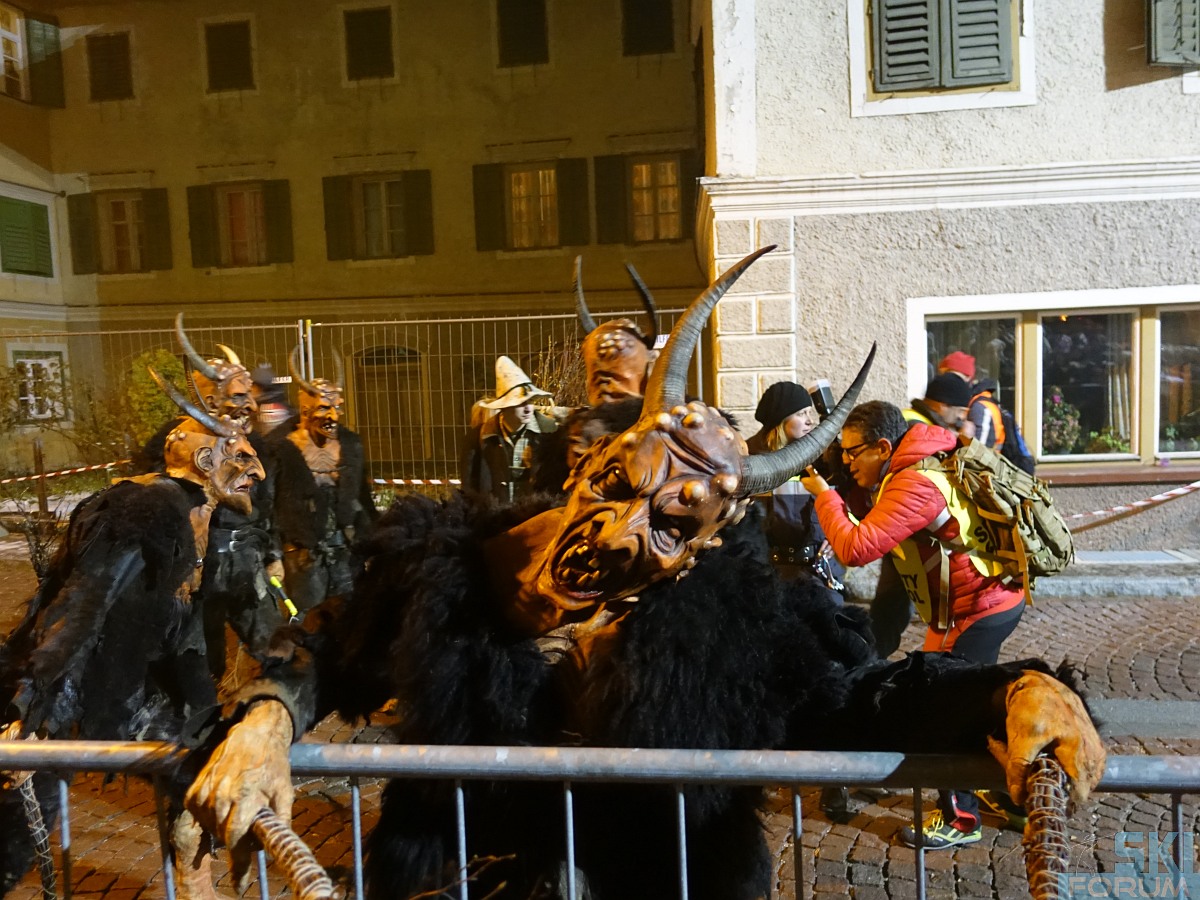 228737-krampus-sfilata-04.jpg