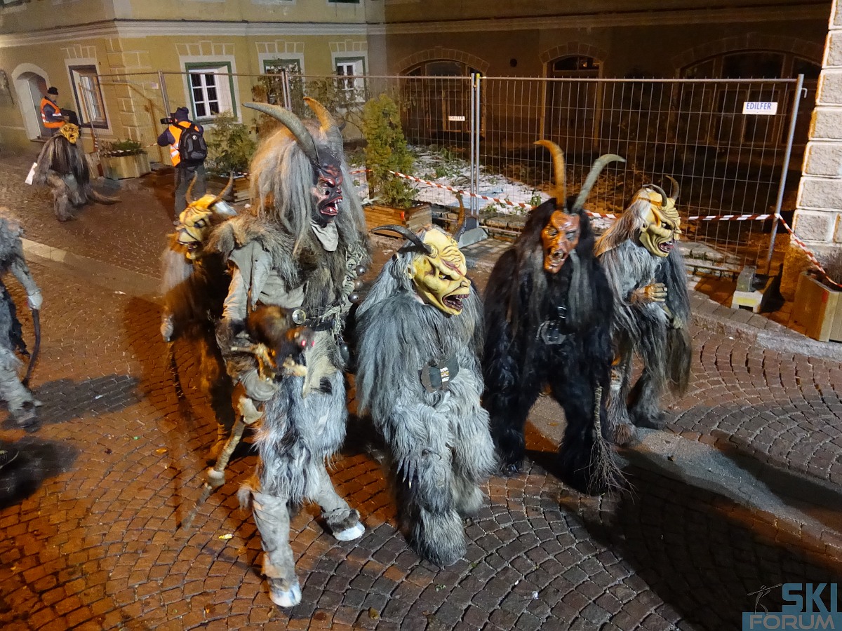 228740-krampus-sfilata-07.jpg