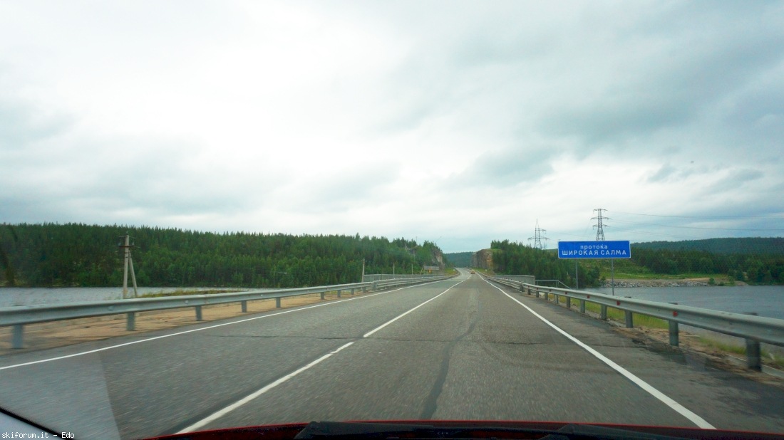 233650-kola-highway-russia-2.jpg