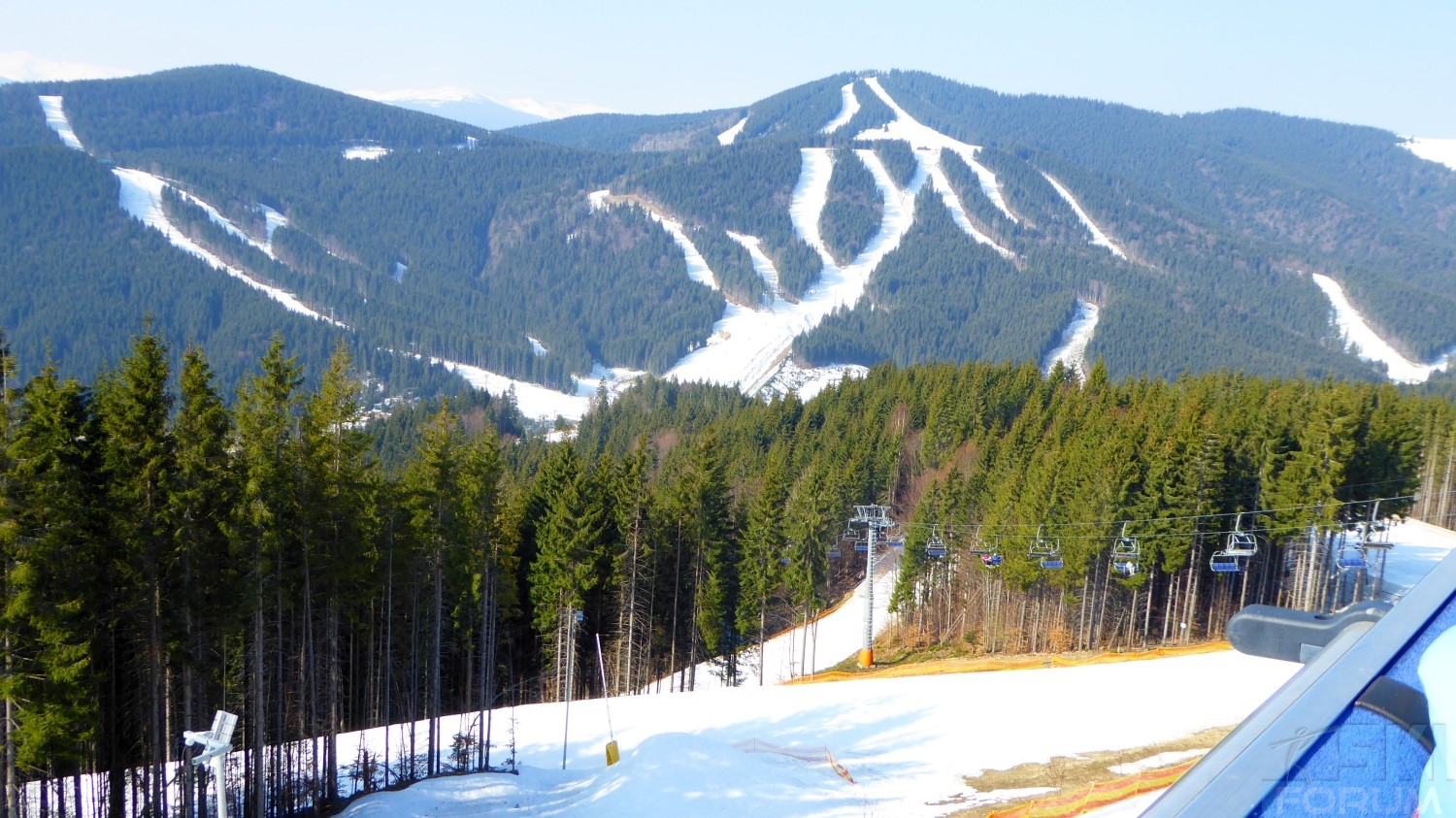 241230-bukovel-ukraine-skiing-17.jpg