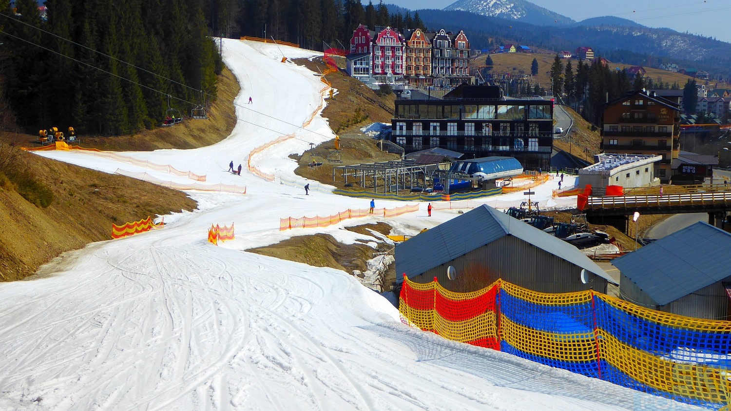 241301-bukovel-ukraine-skiing-75.jpg