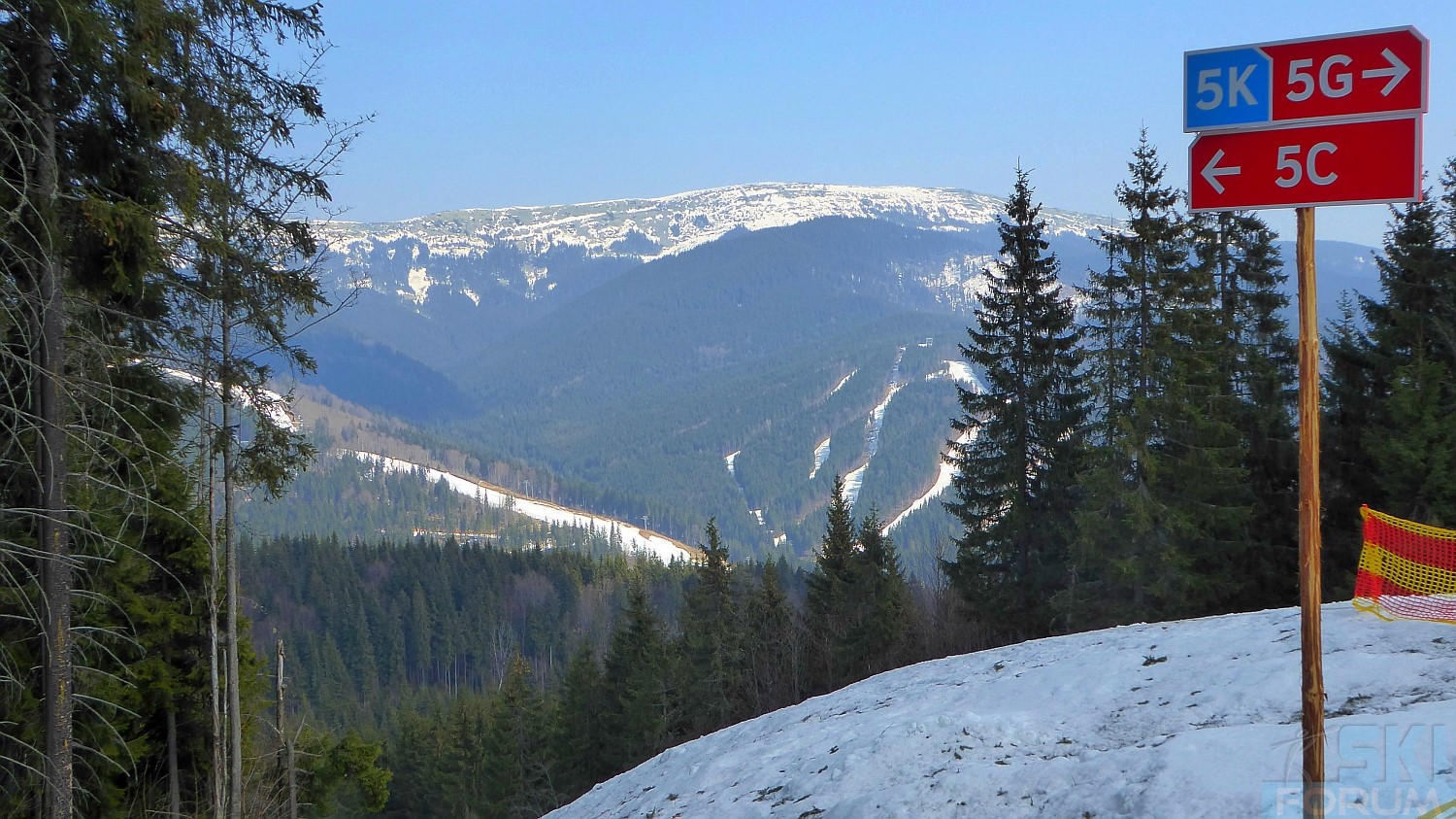 241305-bukovel-ukraine-skiing-79.jpg
