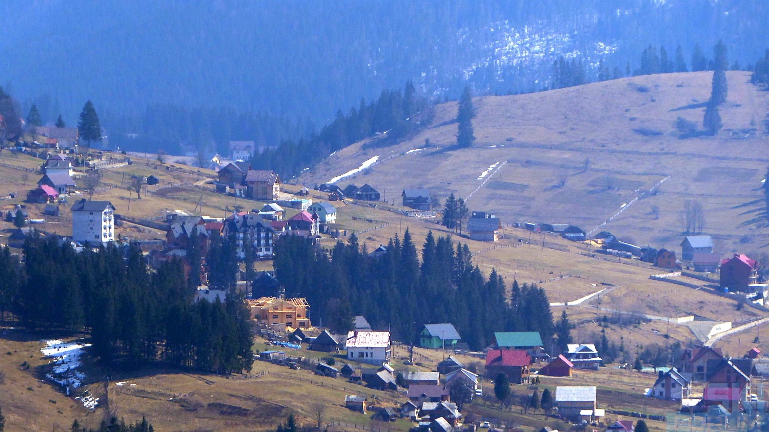 241307-bukovel-ukraine-skiing-81.jpg
