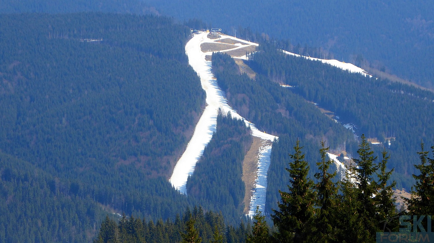 241324-bukovel-ukraine-skiing-95.jpg