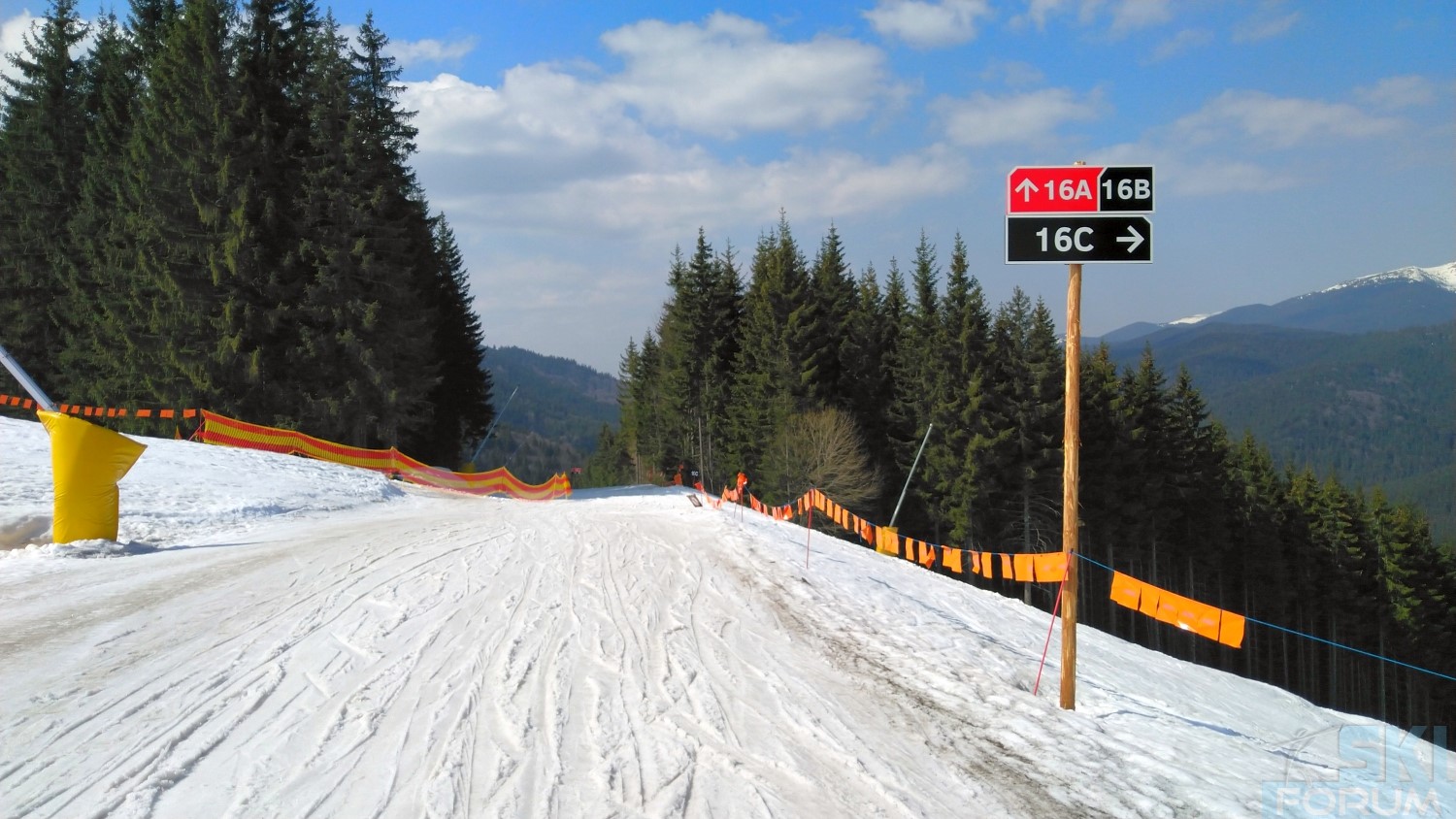 241334-ski-in-bukovel-15.jpg