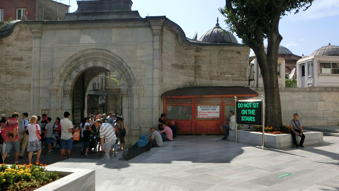 250927-walking-in-istanbul-4.jpg