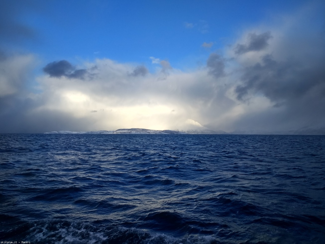 252511-norvegia-2018-03-26-3-250-foto-finte-1.jpg