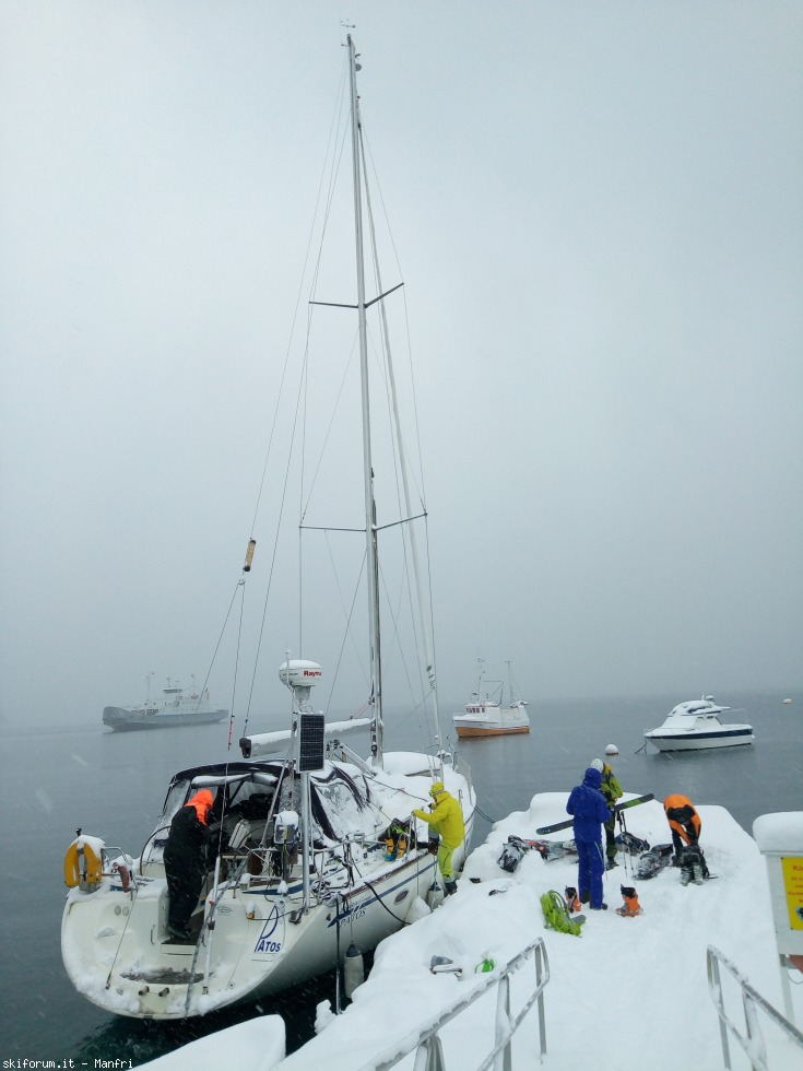 252552-norvegia-2018-03-27-2-361-si-rientra-in-barca-2.jpg