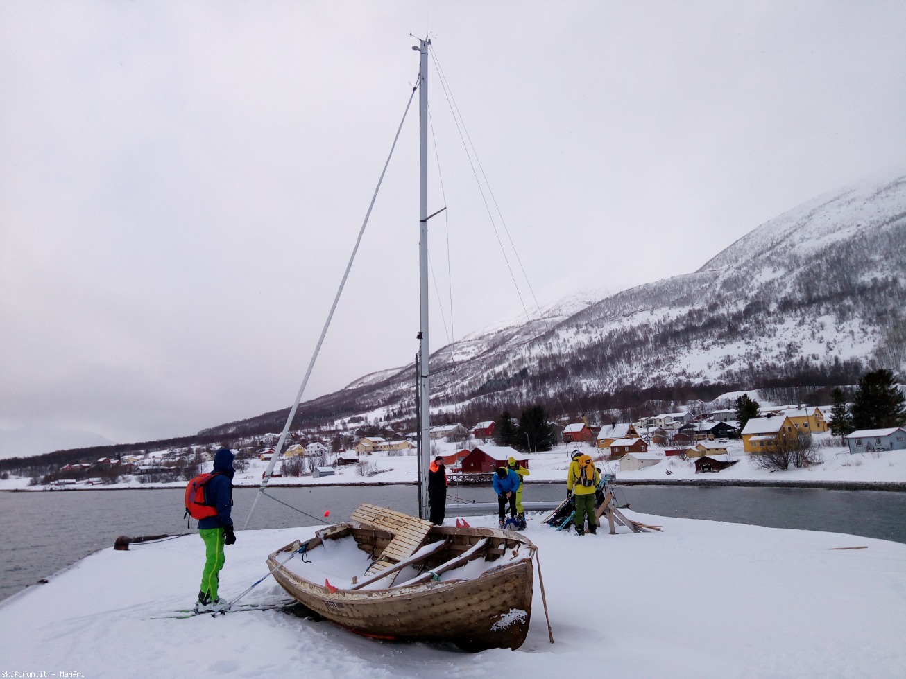 252556-norvegia-2018-03-28-1-403-preparativi-sul-molo.jpg
