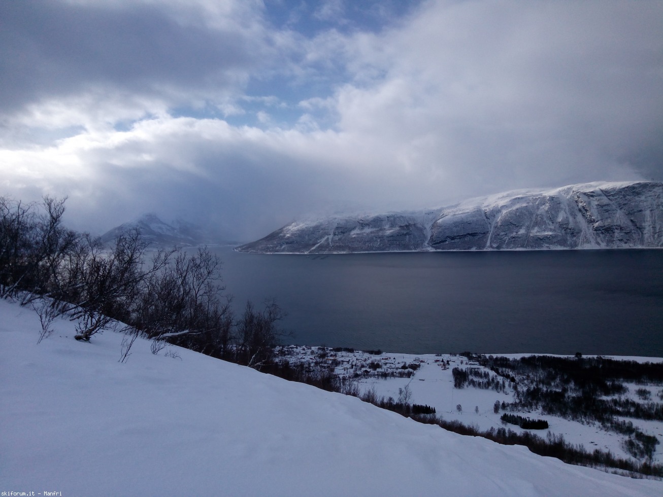 252568-norvegia-2018-03-28-2-426-scorcio-dei-fiordi-2.jpg