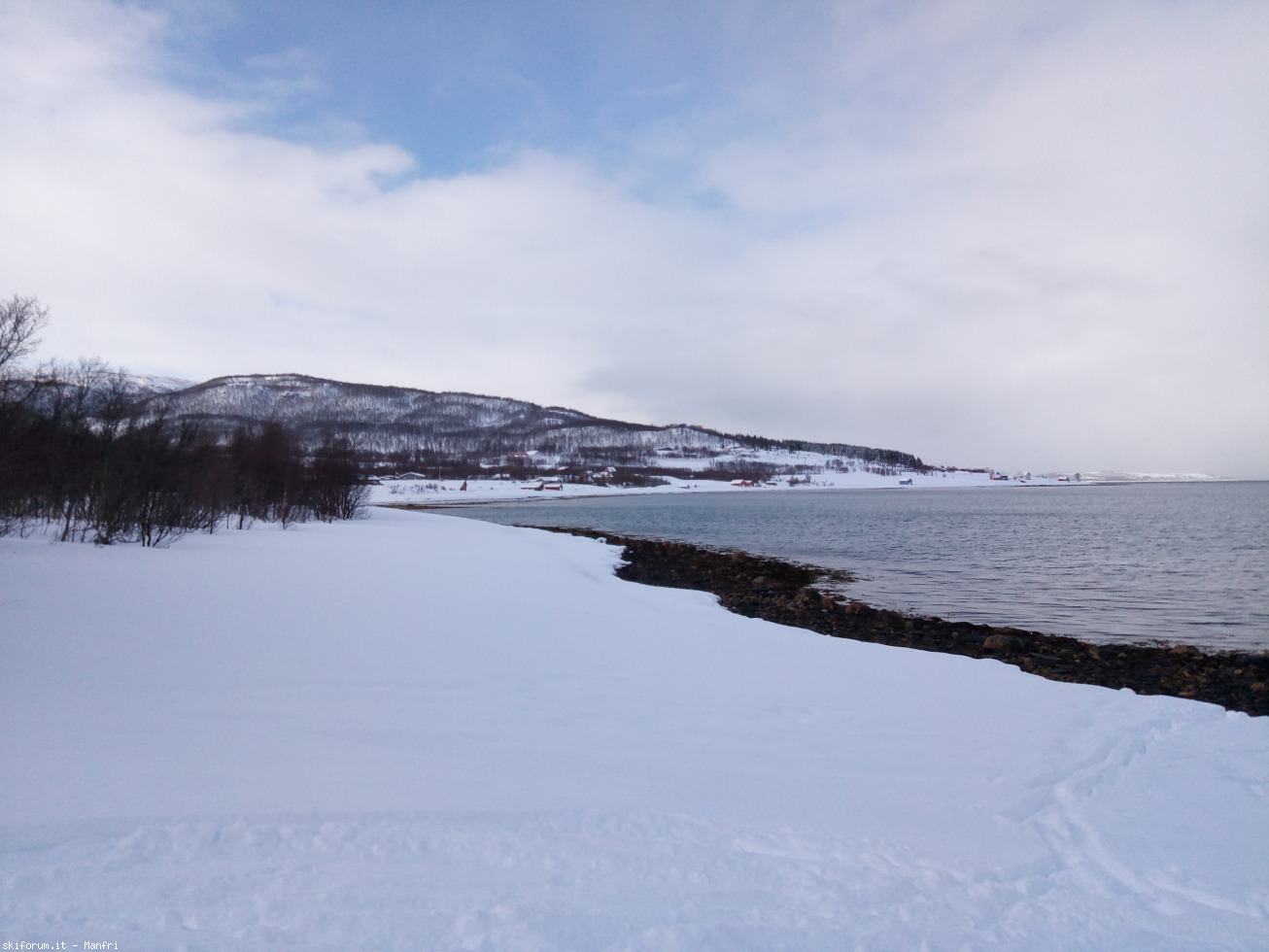 252652-norvegia-2018-03-30-1-612-spiaggia-affollata.jpg