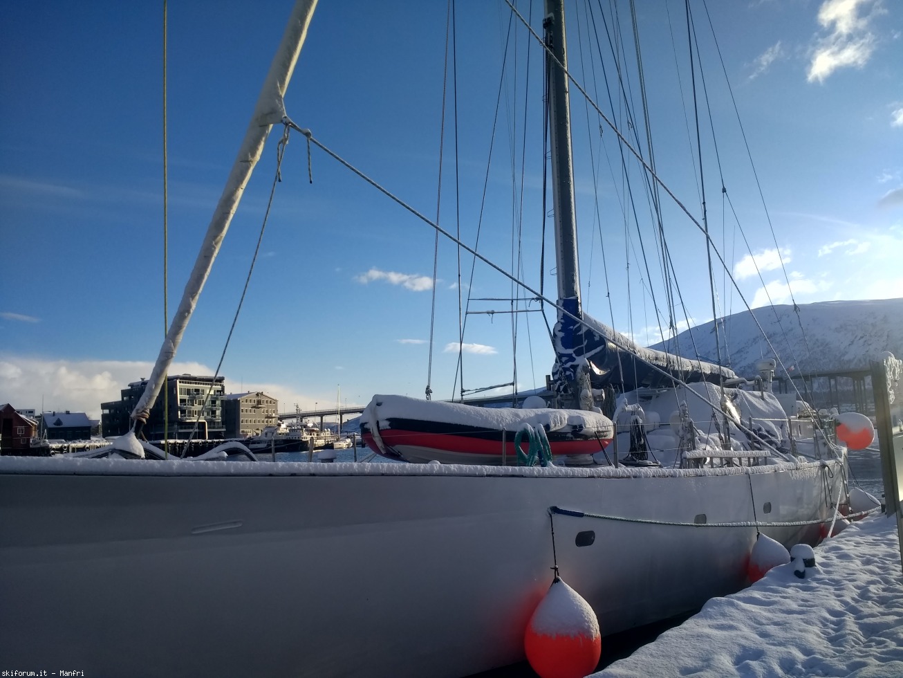 252687-norvegia-2018-03-31-2-712-barche-in-porto-2.jpg