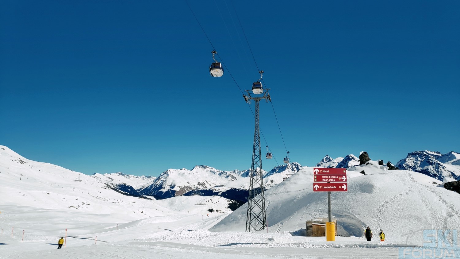 290890-sciare-ad-arosa-skiing-60.jpg