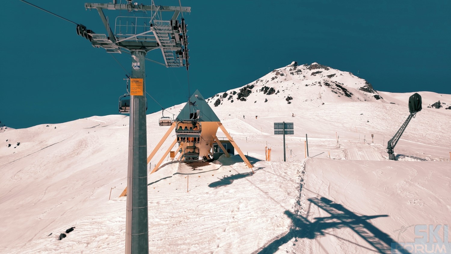 290910-sciare-ad-arosa-skiing-80.jpg