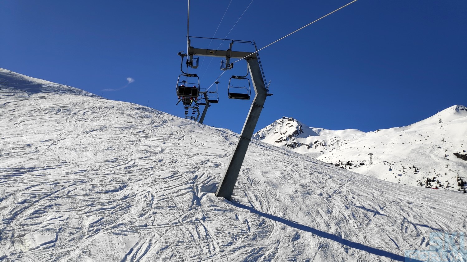 290975-sciare-ad-arosa-skiing-137.jpg