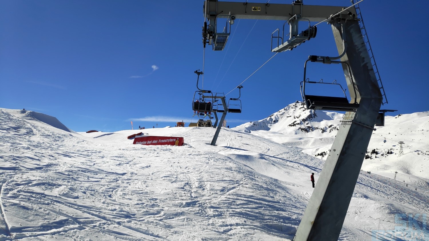290976-sciare-ad-arosa-skiing-138.jpg