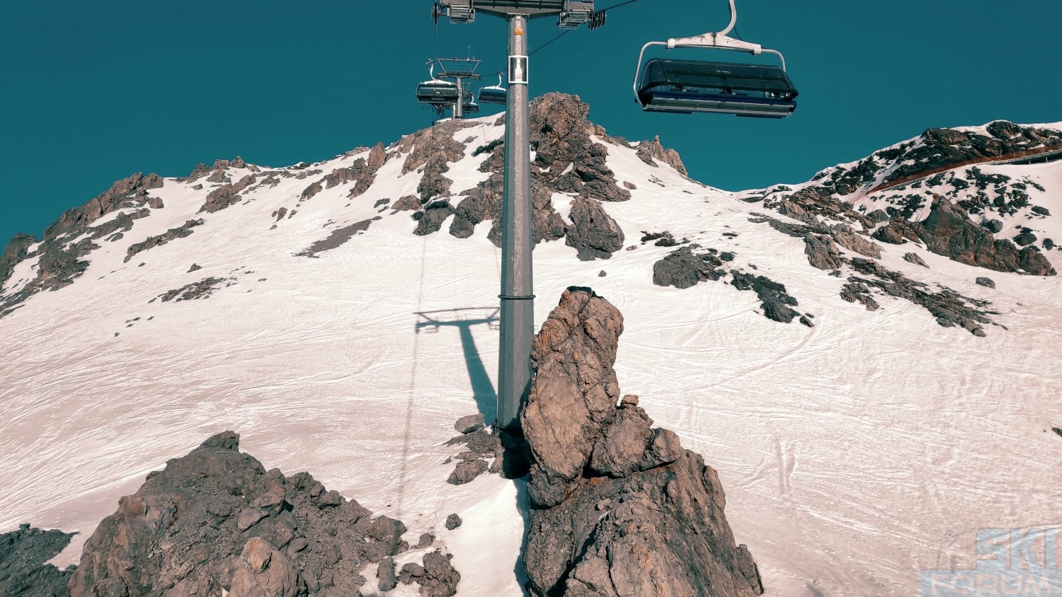 291025-sciare-ad-arosa-skiing-187.jpg