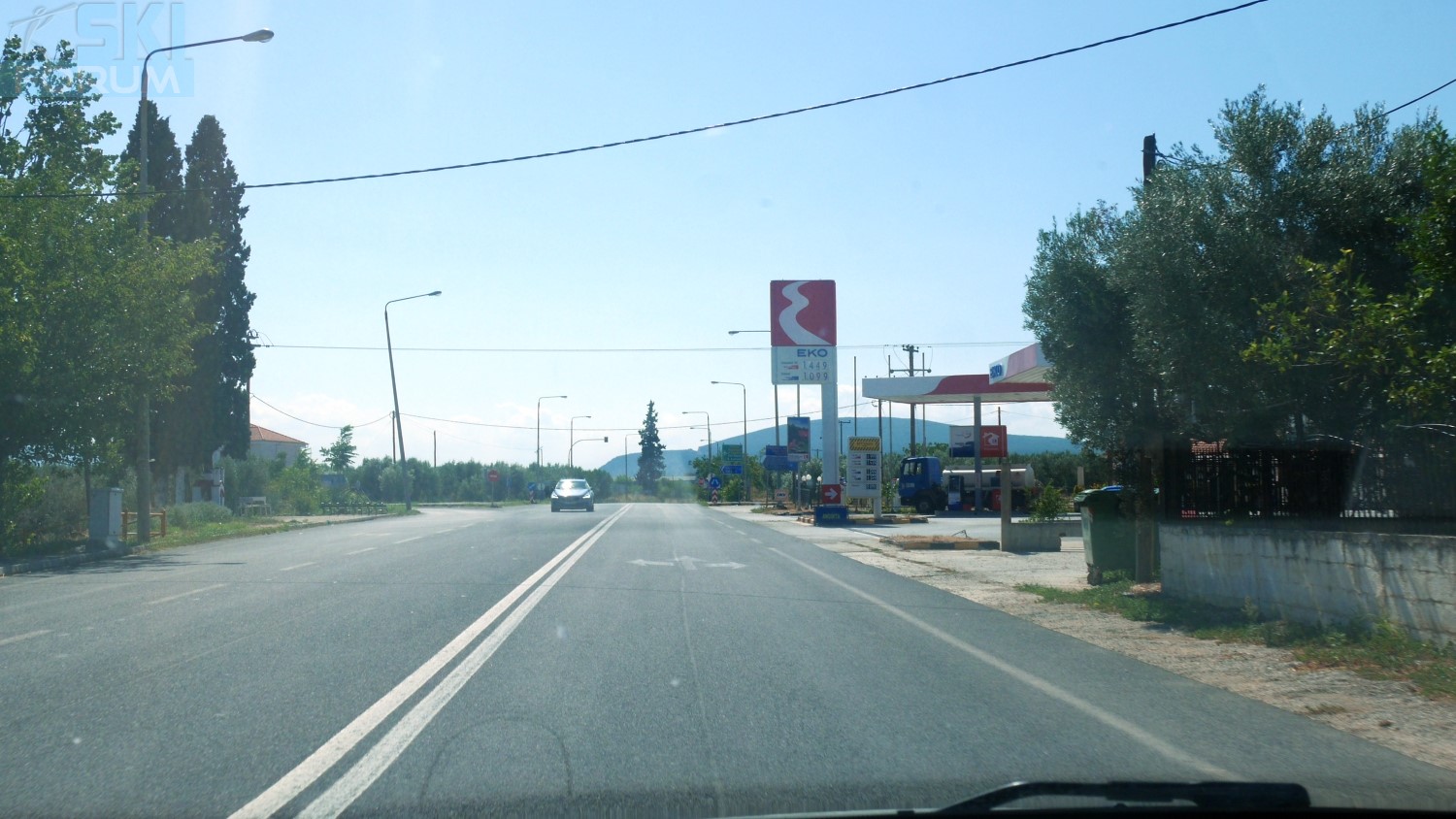 293392-telefono-strada-21.jpg