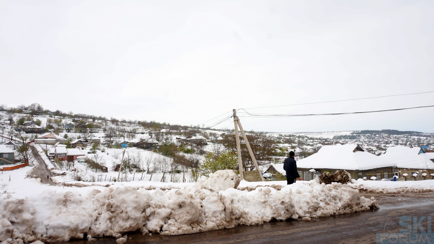 293802-neve-in-moldova-ad-aprile-13.jpg