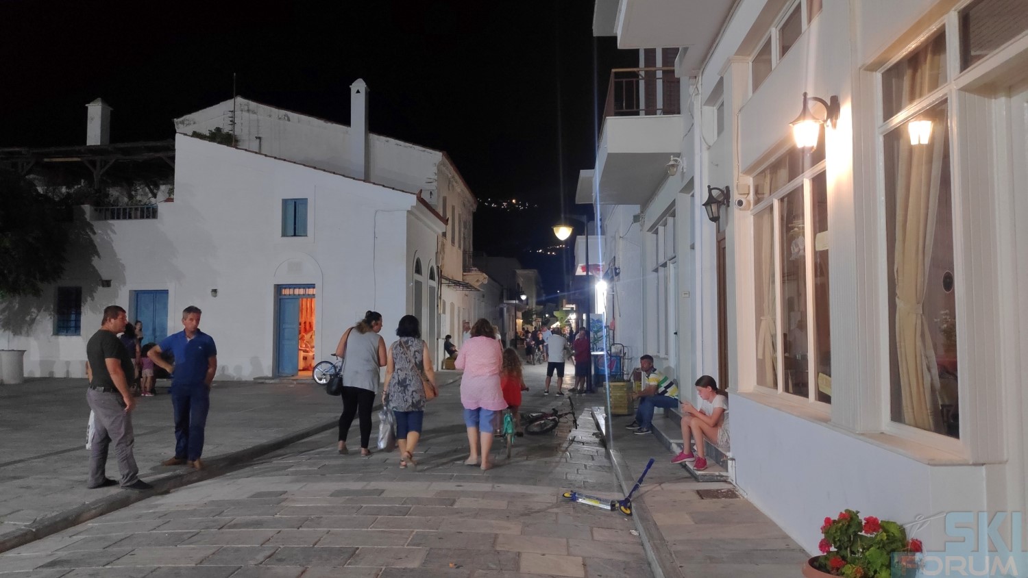 299541-andros-night-5.jpg